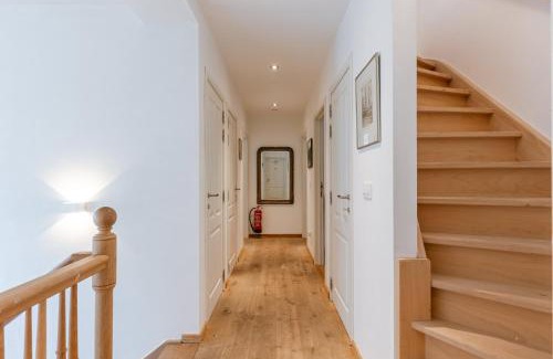 Sint-Andries Hotel | Stylish Villa with Two Guest Rooms and Free Bike Rentals