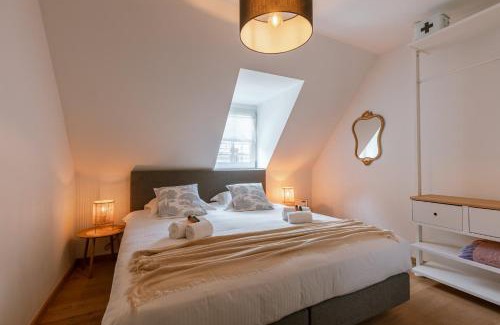 Sint-Andries Hotel | Stylish Villa with Two Guest Rooms and Free Bike Rentals