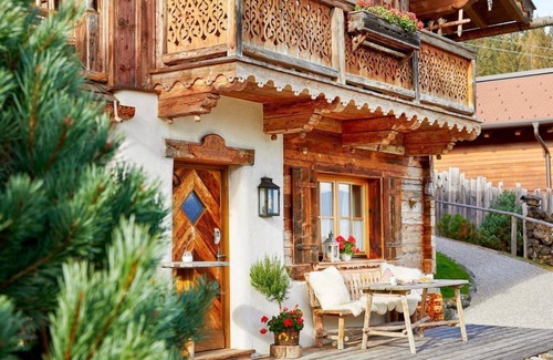 Hundsdorfl Apartment | Spacious Hut for Groups at Almdorf Flachau & Promi Alm