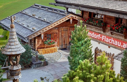 Hundsdorfl Apartment | Spacious Hut for Groups at Almdorf Flachau & Promi Alm