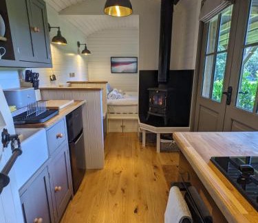 New Forest District Apartment | Enchanting Hut in the Forest: Your Serene Escape Awaits