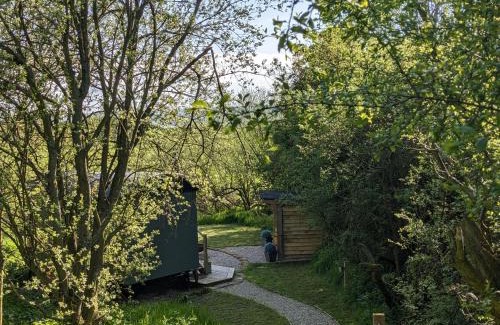 Great Fryup Dale Ski Chalet | Relax in a Shepherds Hut with Hot Tub - Rated 10/10