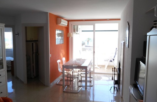 Malgrat de Mar Apartment | Oceanfront 2-Bedroom Retreat with Pool & Pet-Friendly Perks