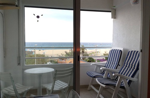 Malgrat de Mar Apartment | Oceanfront 2-Bedroom Retreat with Pool & Pet-Friendly Perks