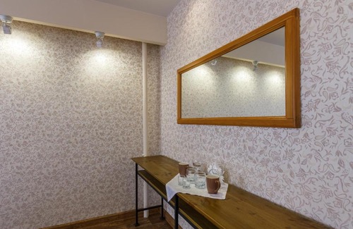 Krasnoyarsk Hotel | Inviting Stay at Hutorok with Complimentary Breakfast