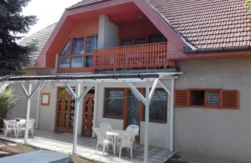 Szantod House | Hutter Vendégház: Family-Friendly Stay with Breakfast Included