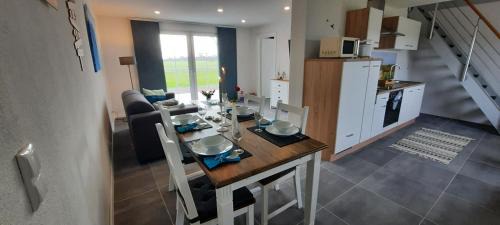 Suden House | Huus Diekglück: Oceanfront Retreat Near Pet-Friendly Beaches