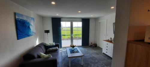 Suden House | Huus Diekglück: Oceanfront Retreat Near Pet-Friendly Beaches