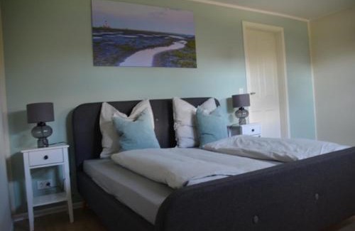 Langenhorn Apartment | Oceanfront Retreat at Huus Marschkiek with Hot Tub & Views