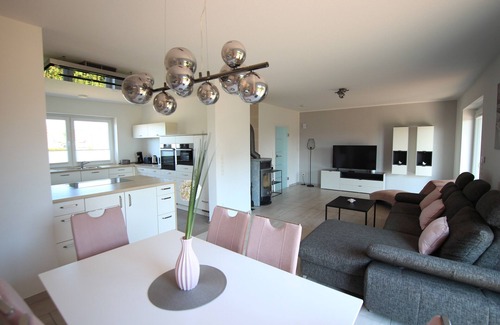 Eilsum House | Beautiful Huus Water Lily - Family-Friendly Bungalow Near Greetsiel