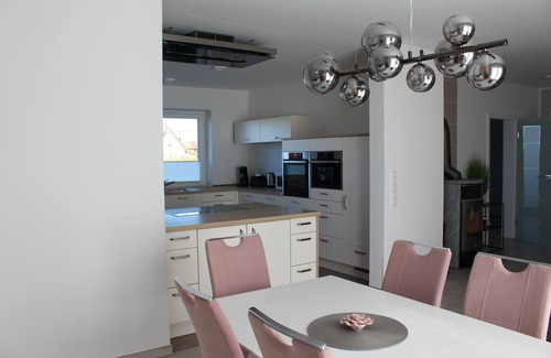 Eilsum House | Beautiful Huus Water Lily - Family-Friendly Bungalow Near Greetsiel