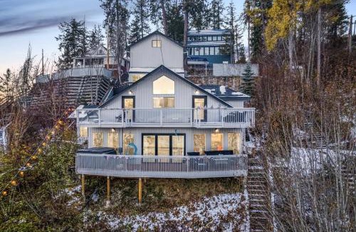 Newman Lake House | Discover Huvila Haven: Lakefront Home with Hot Tub & Dock
