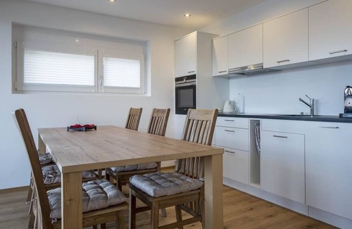 Bettmeralp Apartment | Top-Rated Huwetz 4 Zimmerwohnung with Spa and Family Perks