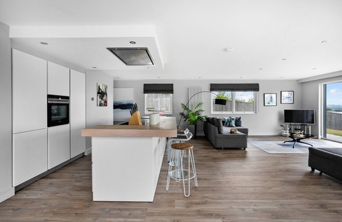 Exeter House | Huxham View and Annex: Pet-Friendly Retreat with Hot Tub