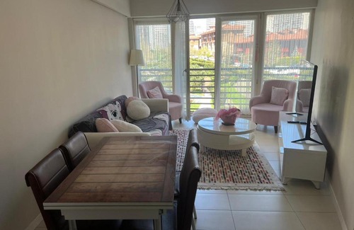 Kucukcekmece Apartment | Pet-Friendly Huzur Dolu Pembe Daire with Family Comfort