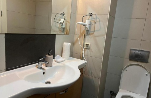 Kucukcekmece Apartment | Pet-Friendly Huzur Dolu Pembe Daire with Family Comfort