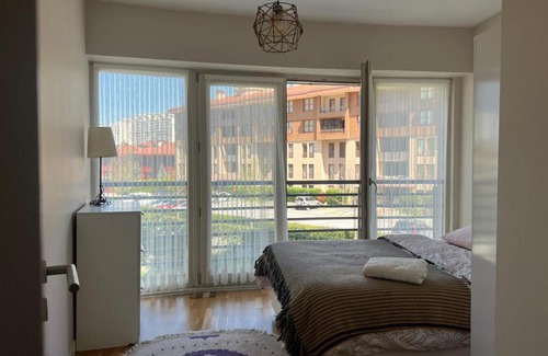 Kucukcekmece Apartment | Pet-Friendly Huzur Dolu Pembe Daire with Family Comfort