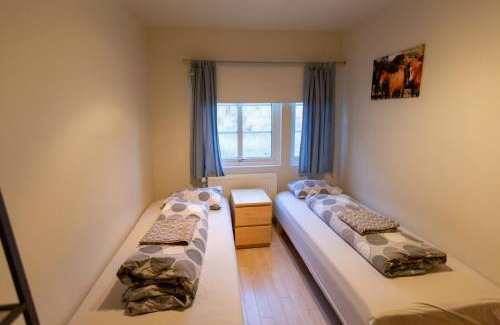 Hunavatnshreppur House | Welcoming Hvammur 2 Guesthouse Red House with Hot Tub