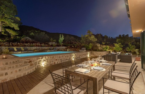 Stari Grad Villa | Serene Retreat in Stari Grad, 5 Min from Center