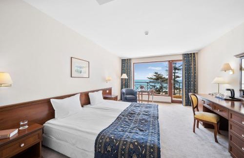 Golden Sands Resort | Escape to Riviera Beach Hotel & SPA with Private Beach Access
