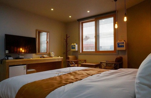 Jeonju Hotel | Budget-Friendly Hwangsil Tourist Hotel with Free Breakfast