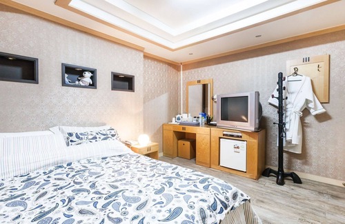 Hwaseong Hotel | Eco-Friendly Retreat at Hwaseong Bali with Family Amenities