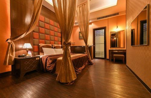 West Central District Hotel | Discover Hwu Meei Motel: Family-Friendly & Hot Tub Access