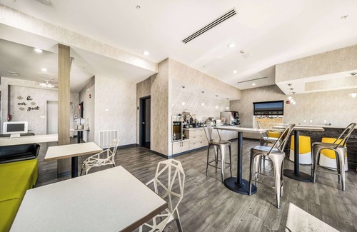 Calera Hotel | Comfortable Stay at Hy-Lo Hotel with Family-Friendly Amenities
