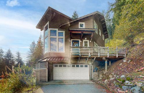 Hyak House | Family-Friendly Stay at Hyak House for Your Next Adventure