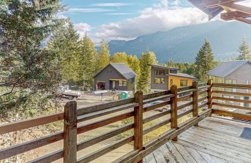 Hyak House | Family-Friendly Stay at Hyak House for Your Next Adventure
