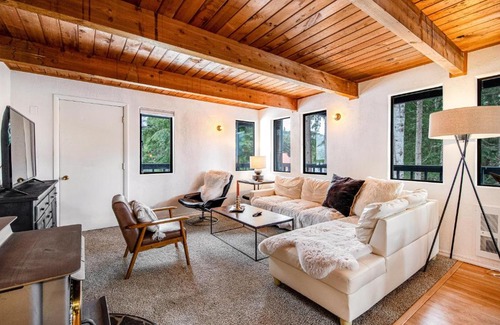 Hyak House | Hyak Hygge: Family-Friendly Stay with Great Guest Reviews