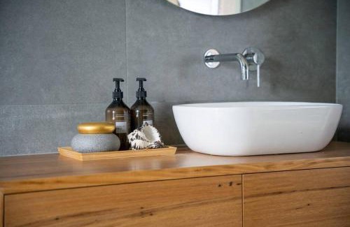 Hyams Beach House | Hyams Beach House B - New Oceanfront Retreat with Pool