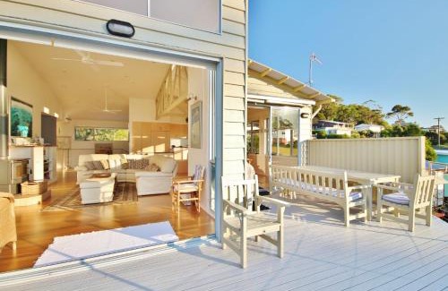 Hyams Beach House | Exceptional Hyams Reflections at Beautiful Hyams Beach