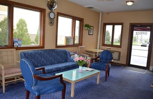 Hyannis Hotel | Comfortable Hyannis Host Inn with Breakfast & Childcare