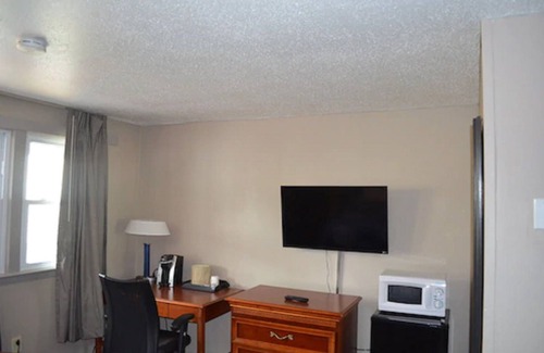 Hyannis Hotel | Comfortable Hyannis Host Inn with Breakfast & Childcare
