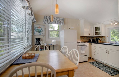 Hyannis Port House | Cozy Hyannis Cottage with Ocean View, Steps from the Beach