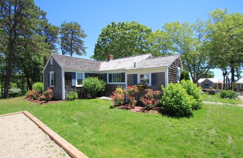 Hyannis Port House | Cozy Hyannis Cottage with Ocean View, Steps from the Beach
