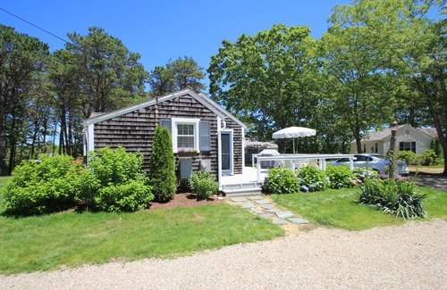 Hyannis Port House | Cozy Hyannis Cottage with Ocean View, Steps from the Beach