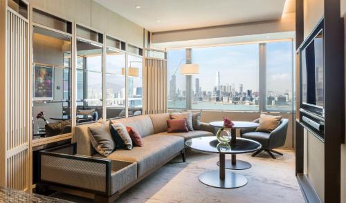 North Point Hotel | Elegant Hyatt Centric Victoria Harbour: Pet-Friendly Retreat