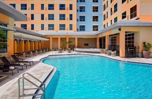 Florida Center Hotel | Convenient Hyatt House Near Universal Orlando Resort