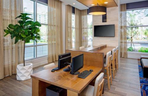 Florida Center Hotel | Convenient Hyatt House Near Universal Orlando Resort