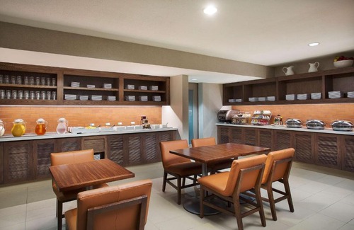 Gateway Hotel | Convenient Hyatt House Austin Arboretum with Family Amenities