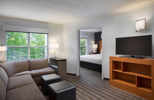 Gateway Hotel | Convenient Hyatt House Austin Arboretum with Family Amenities