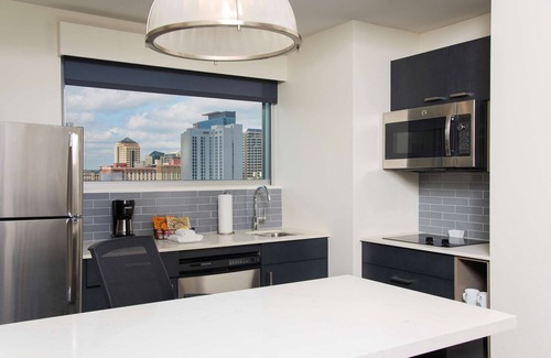 Red River Cultural District Hotel | Eco-Friendly Hyatt House Austin/Downtown with Pool & Spa