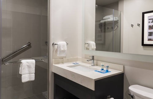 Red River Cultural District Hotel | Eco-Friendly Hyatt House Austin/Downtown with Pool & Spa