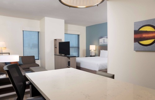 Red River Cultural District Hotel | Eco-Friendly Hyatt House Austin/Downtown with Pool & Spa