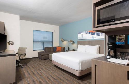Red River Cultural District Hotel | Pet-Friendly Hyatt House Austin/Downtown with Pool Access