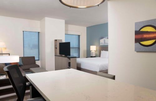 Red River Cultural District Hotel | Pet-Friendly Hyatt House Austin/Downtown with Pool Access