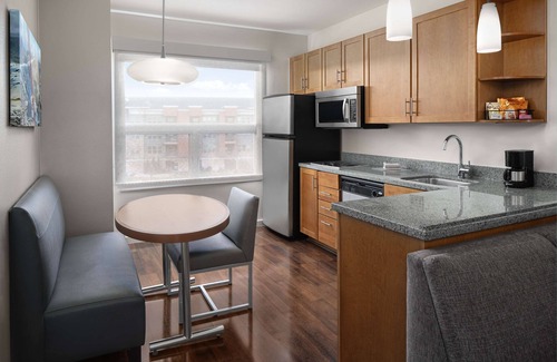 Broomfield Hotel | Discover HYATT house Boulder/Broomfield with Pool & Spa