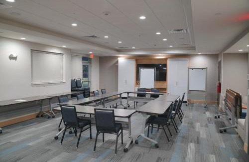 Bryan Hotel | Pet-Friendly Hyatt House in Bryan/College Station Awaits